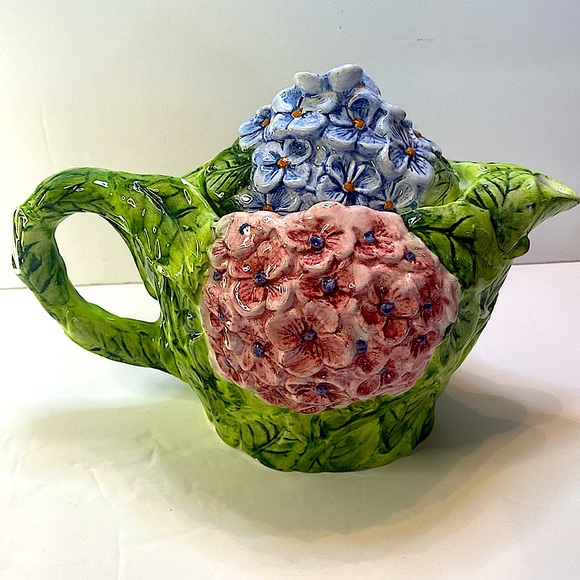 PREOWNED WORLD BAZAAR INC 3D HAND PAINTED TEA POT SMALL IMPERFECTION ON HANDLE - Picture 6 of 9